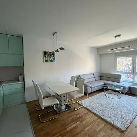 Nik Apartment *